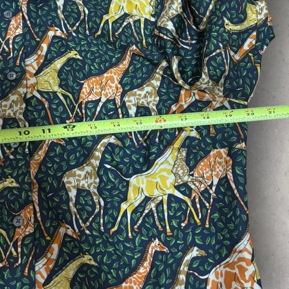 J. Crew 100% silk giraffe print blouse - Picture 5 of 6